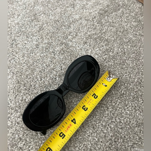 LAST PAIR! New Designer Inspired Sunglasses With Box & Case - Picture 13 of 14